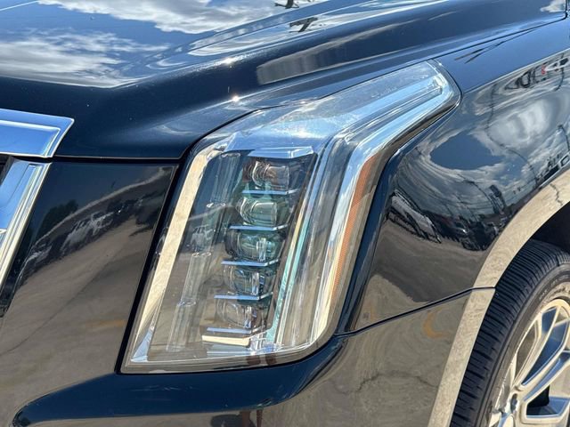 Used 2020 Cadillac Escalade Luxury RWD image 2