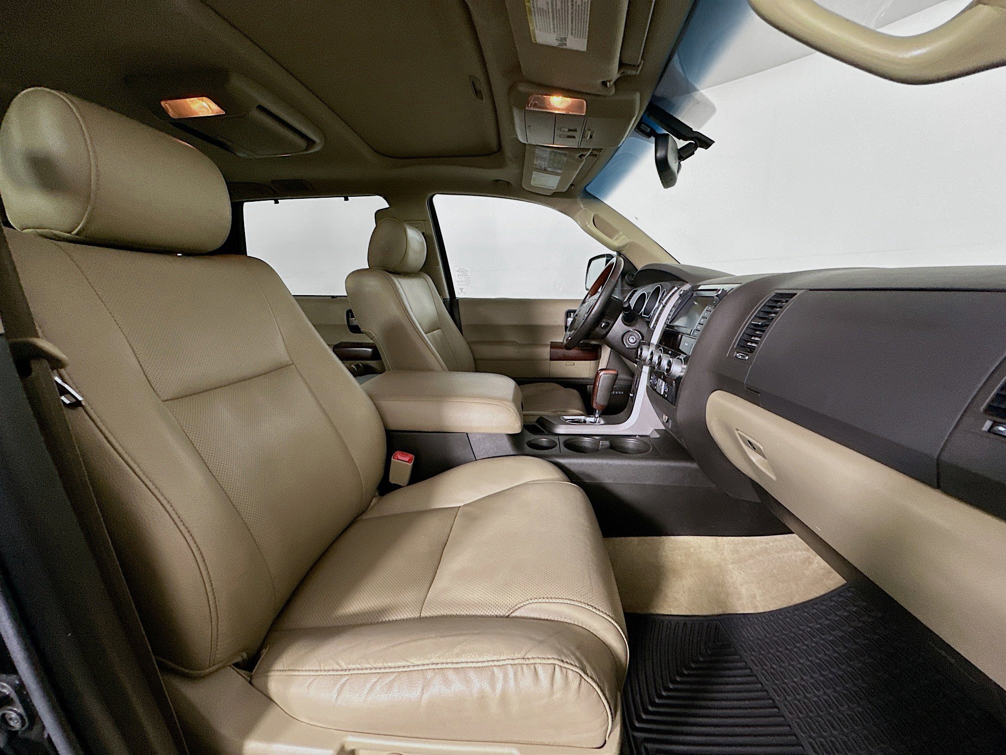 Used 2011 Toyota Sequoia Platinum image 34