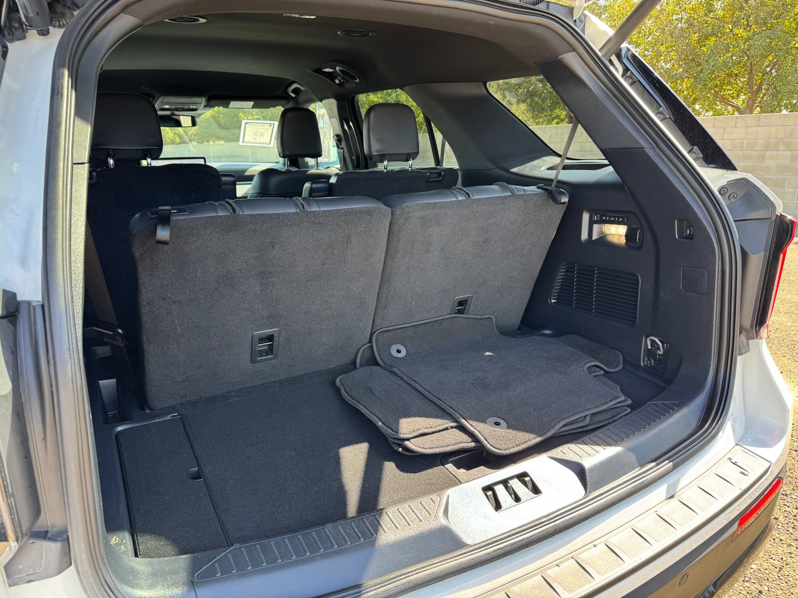 Used 2025 Ford Explorer ST-Line w/ Premium Package RWD image 11