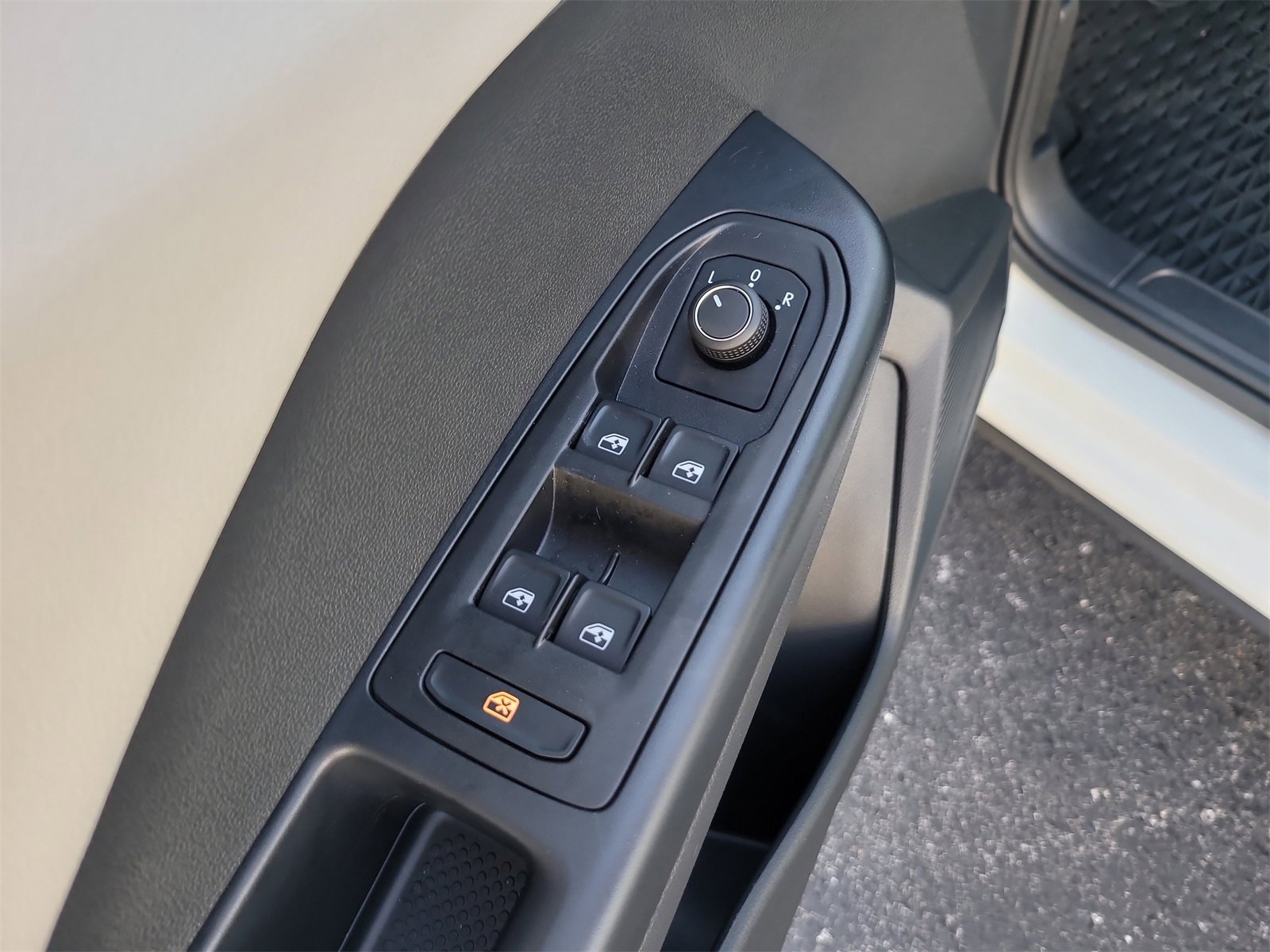 Used 2025 Volkswagen Taos S image 16