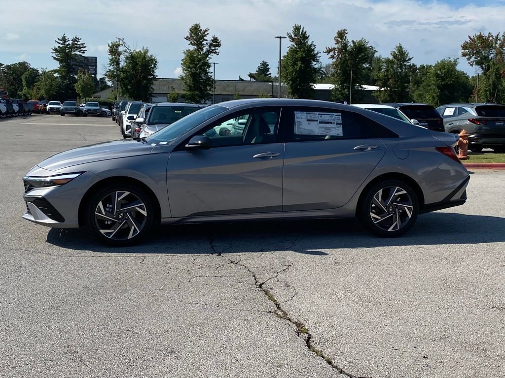New 2025 Hyundai Elantra SEL FWD image 4