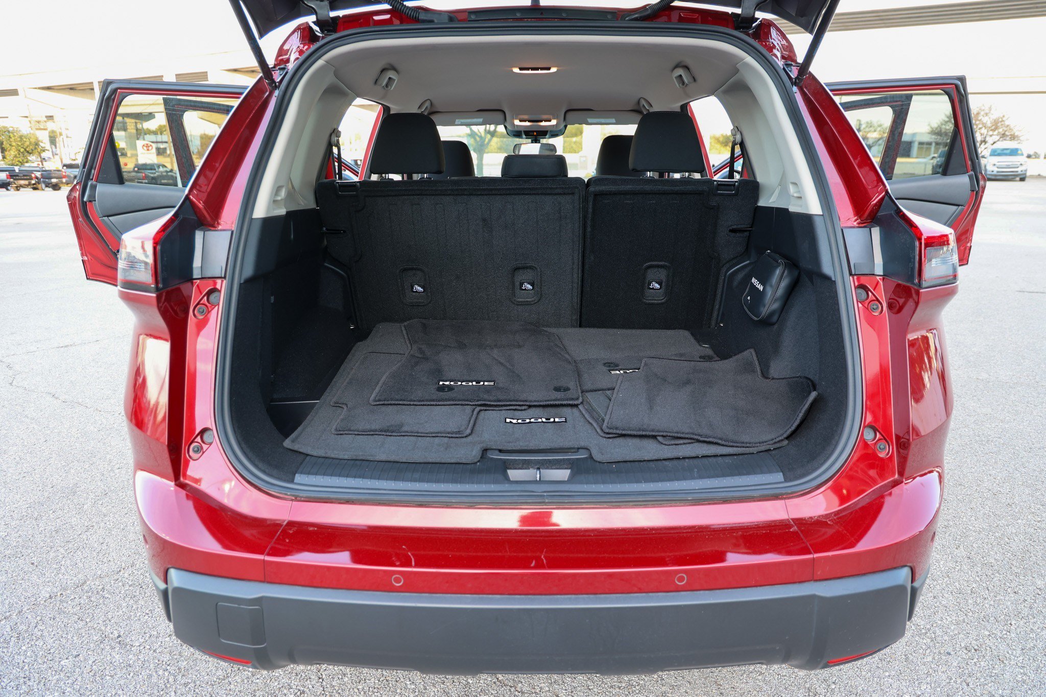 Used 2025 Nissan Rogue S AWD/4WD image 35