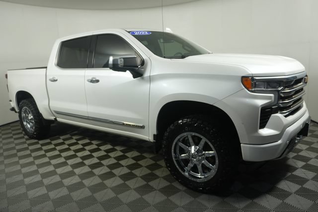 Used 2022 Chevrolet Silverado 1500 High Country w/ Z71 Off-Road Package AWD/4WD image 2