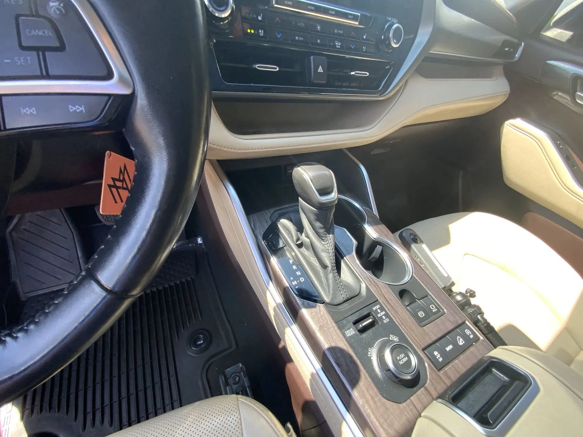 Used 2020 Toyota Highlander Limited AWD/4WD image 22