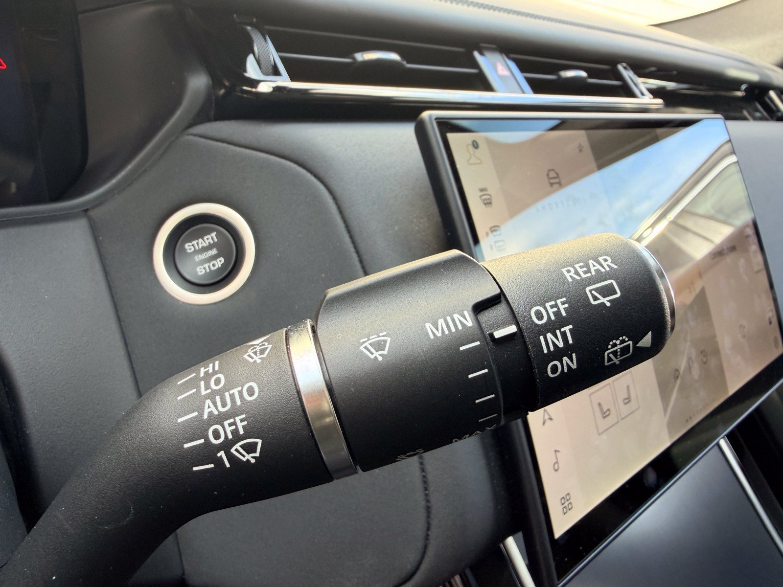 Used 2026 Land Rover Range Rover Velar Dynamic SE AWD/4WD image 18