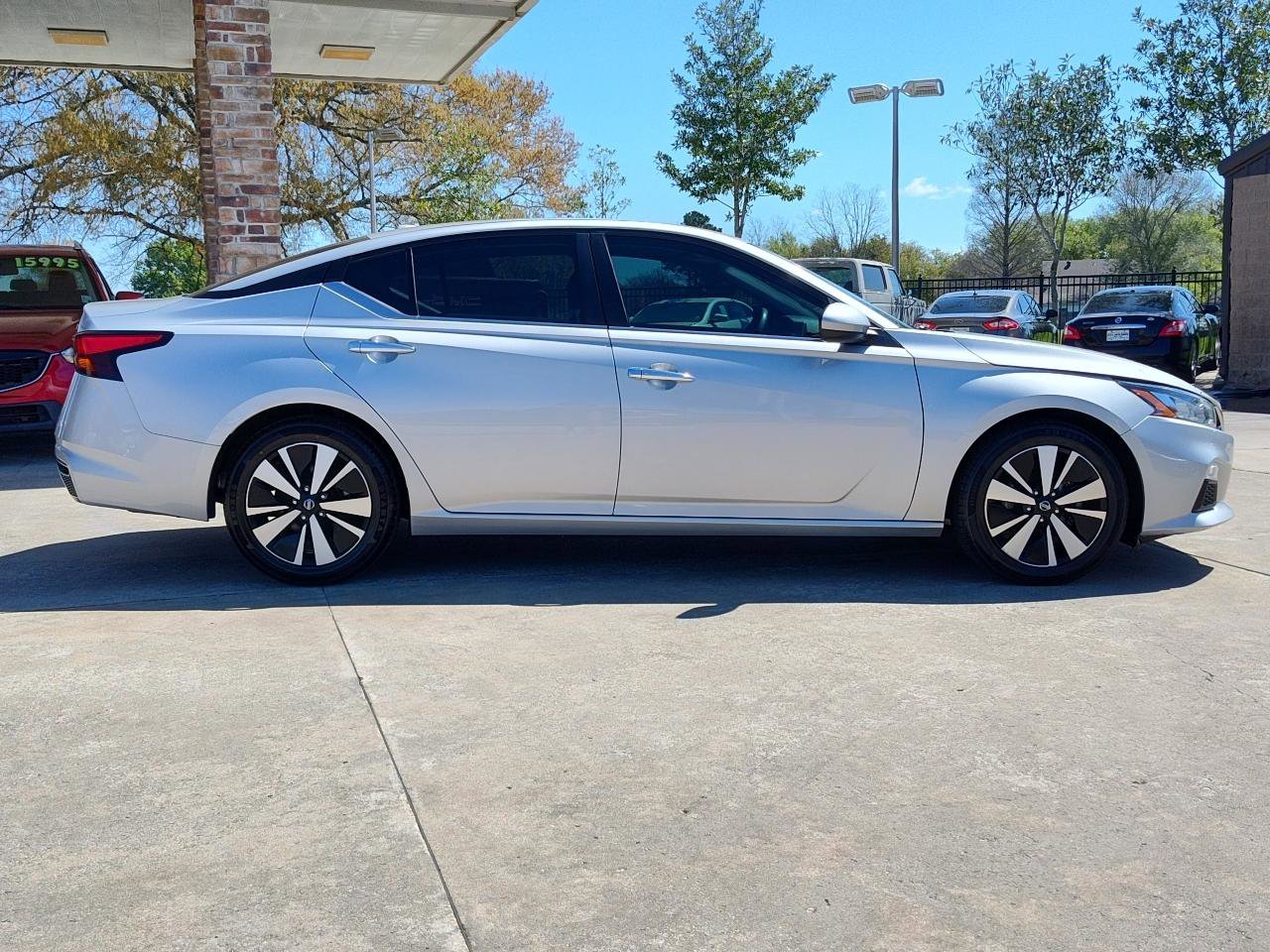 Used 2021 Nissan Altima 2.5 SV image 8