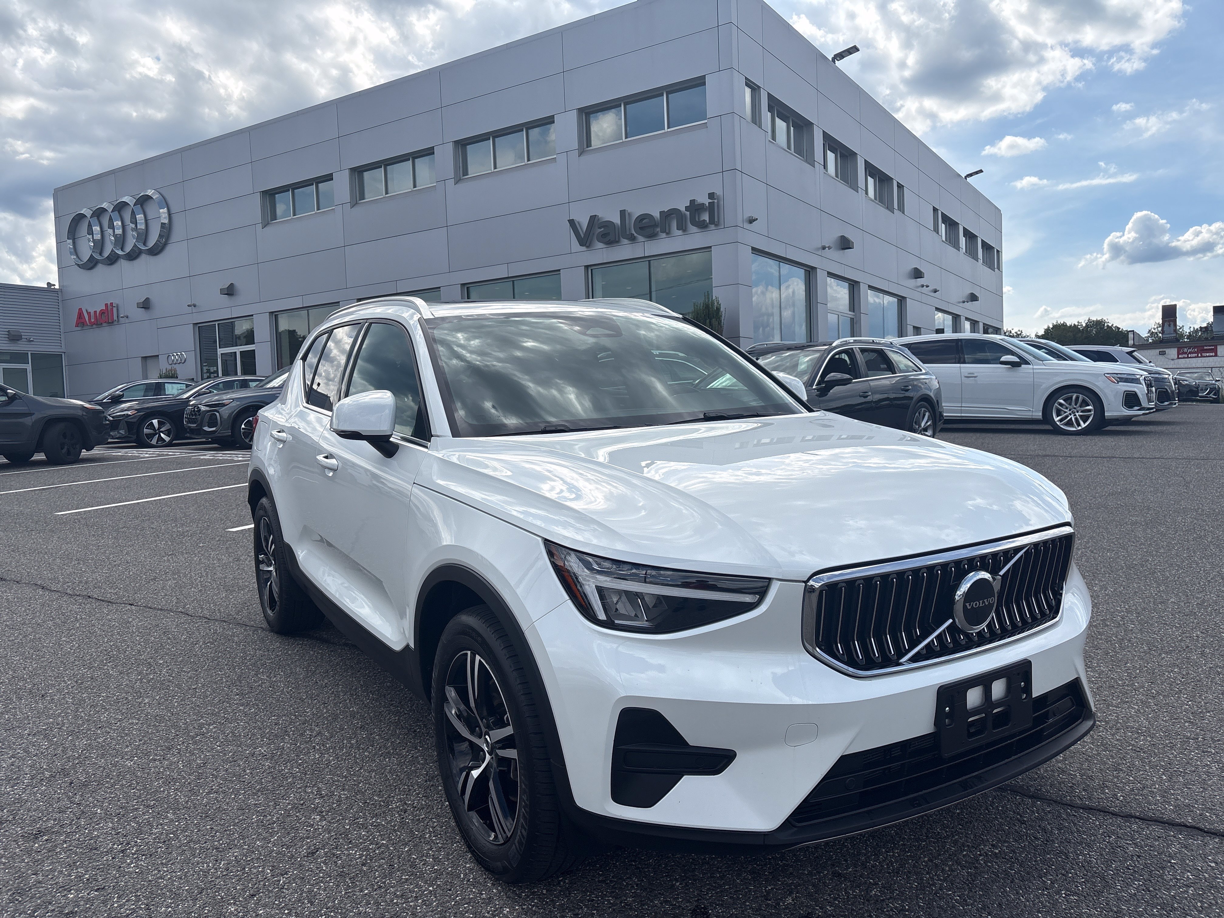 Certified 2025 Volvo XC40 B5 Core