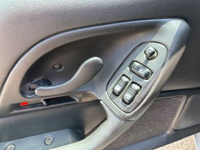 Used 2000 Chevrolet Camaro Z28 image 8