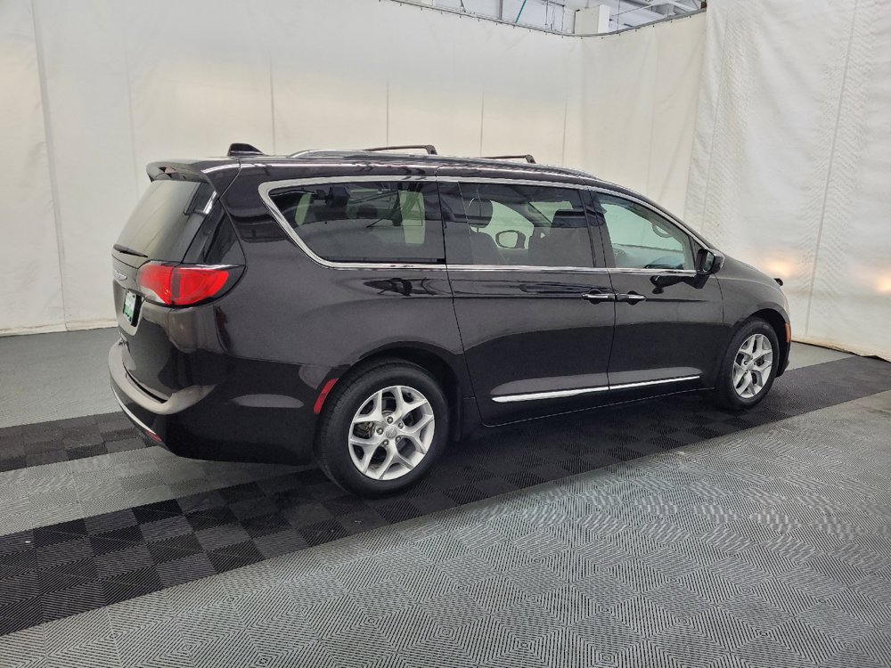 Used 2017 Chrysler Pacifica Touring-L Plus w/ Tire & Wheel Group FWD image 10