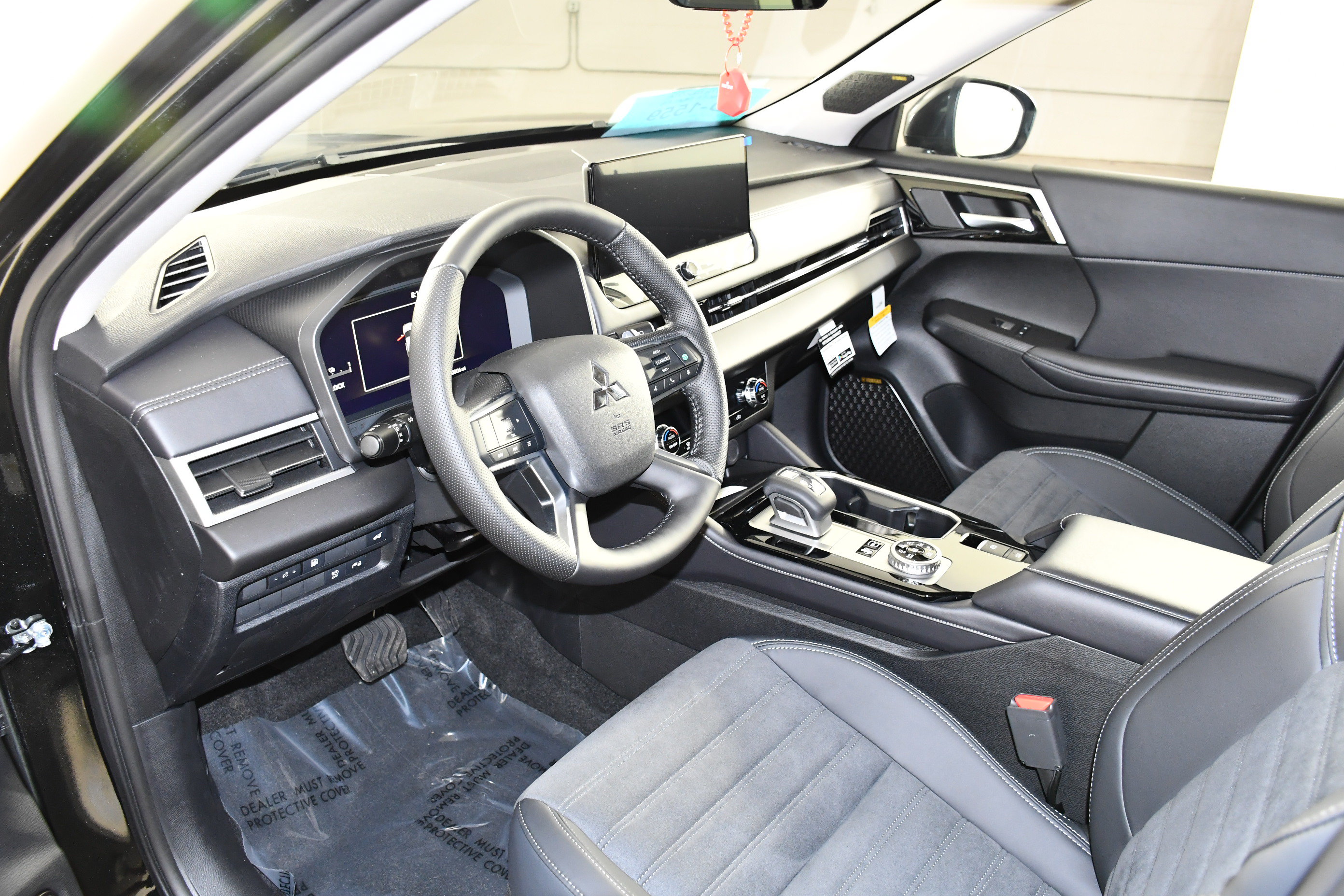 New 2026 Mitsubishi Outlander SE AWD/4WD image 2