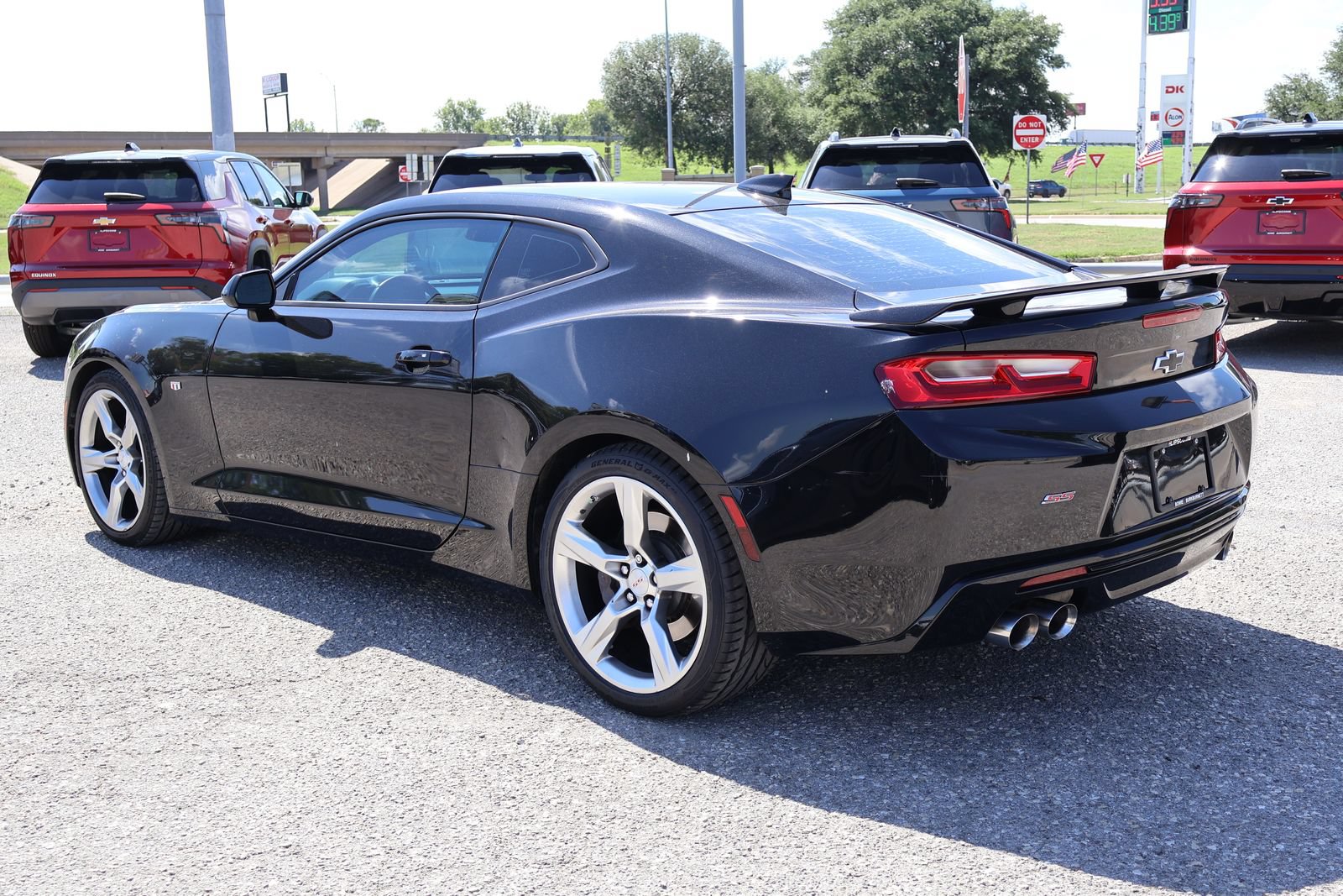 Used 2018 Chevrolet Camaro SS RWD image 9