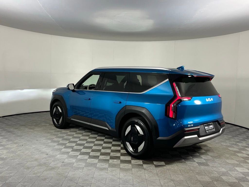 Used 2025 Kia EV9 Wind image 11
