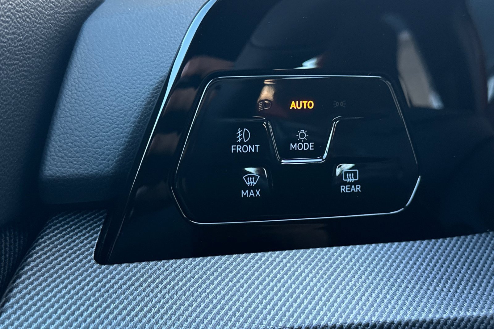 New 2025 Volkswagen GTI SE image 24