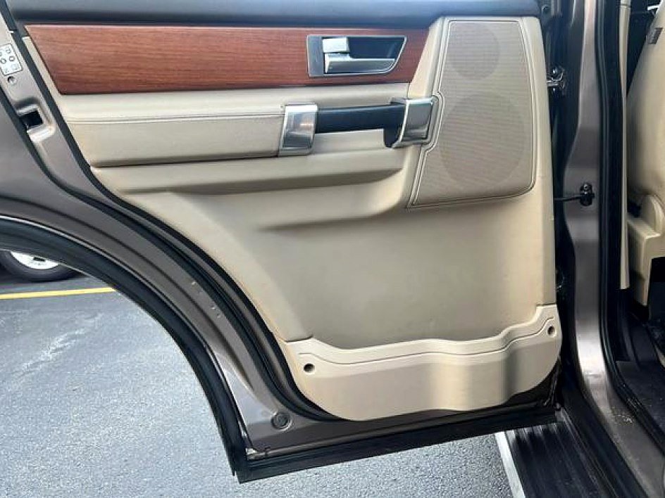 Used 2016 Land Rover LR4 HSE image 39