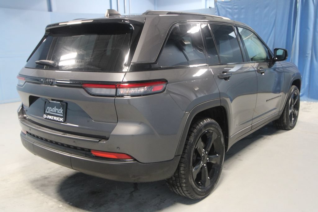 Used 2024 Jeep Grand Cherokee Altitude AWD/4WD image 34