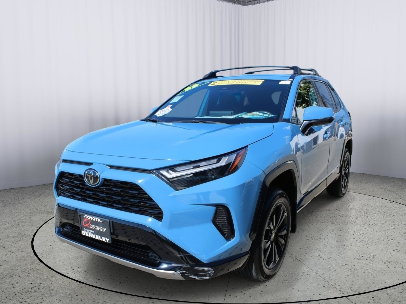 Used 2025 Toyota RAV4 SE AWD/4WD image 4