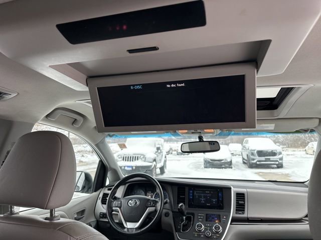 Used 2015 Toyota Sienna AWD image 33