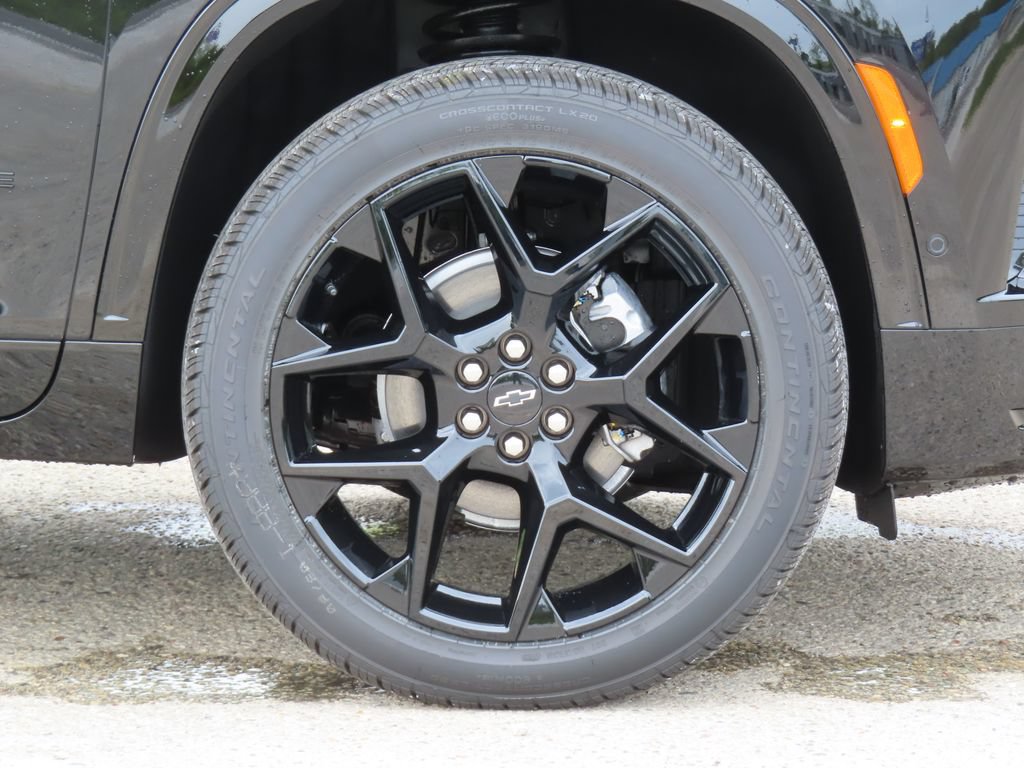 New 2026 Chevrolet Traverse RS w/ LPO, Floor Liner Package AWD/4WD image 17