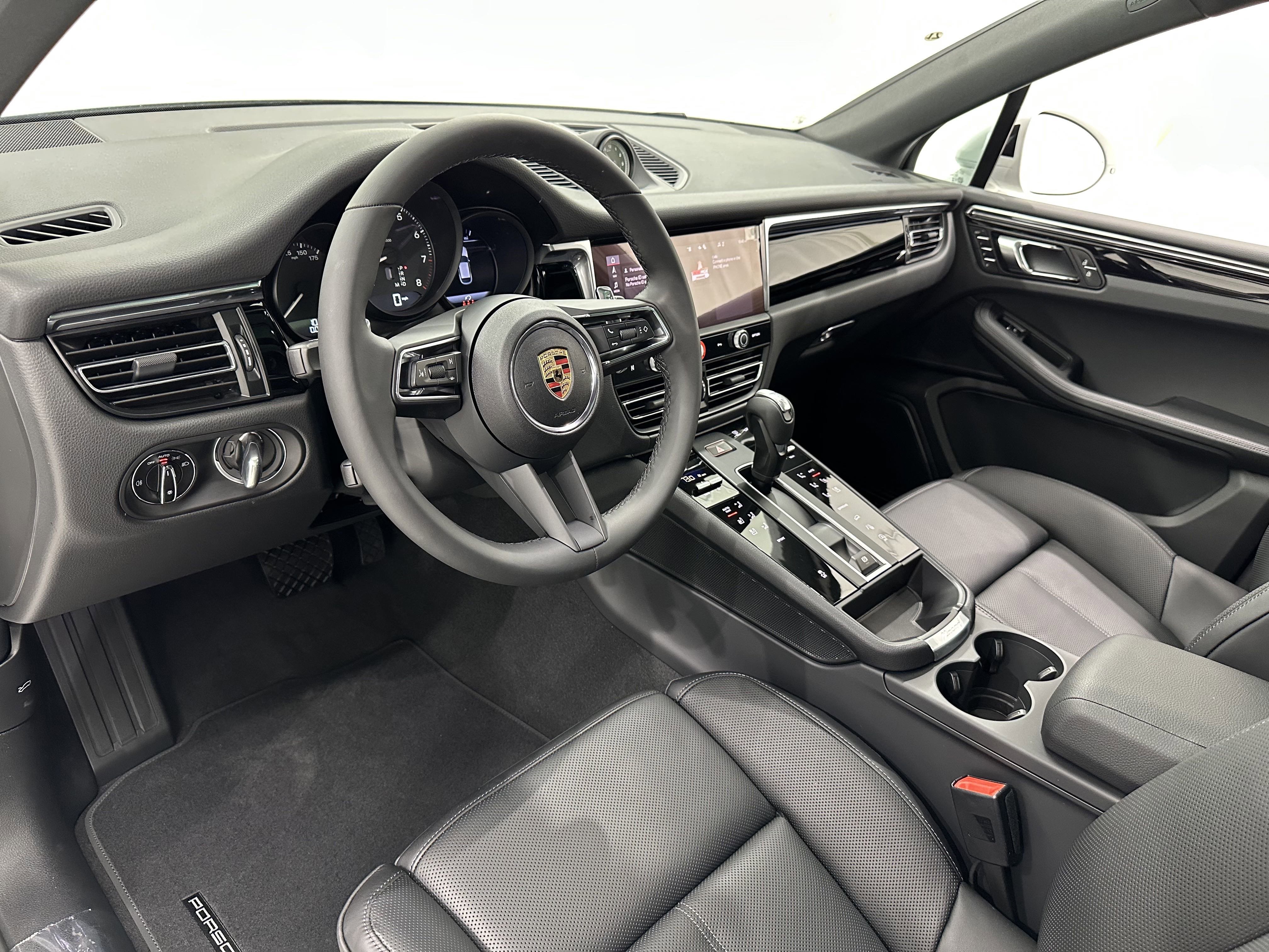 Certified 2025 Porsche Macan image 27