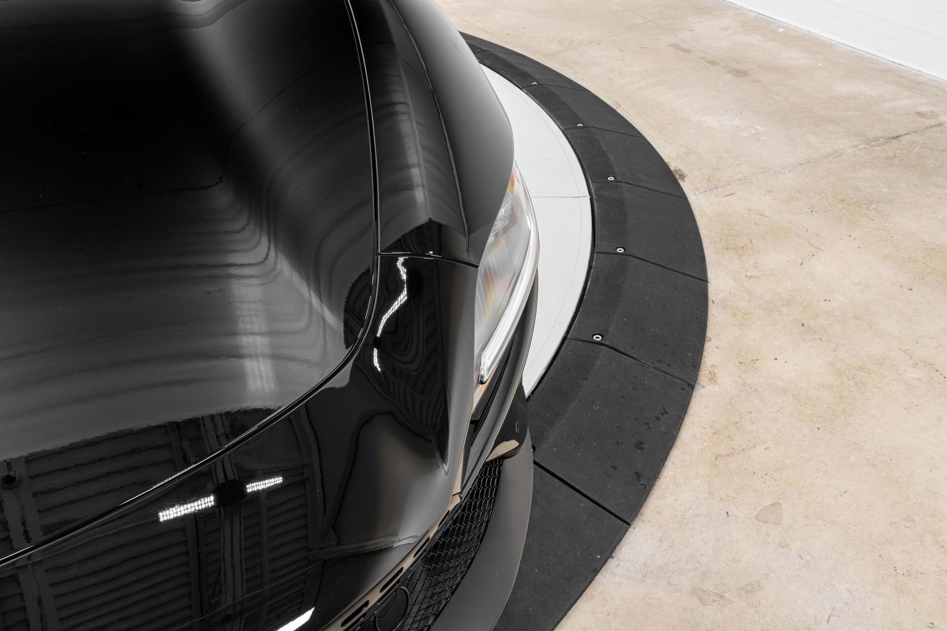 Certified 2025 Ferrari Roma Spider RWD image 45