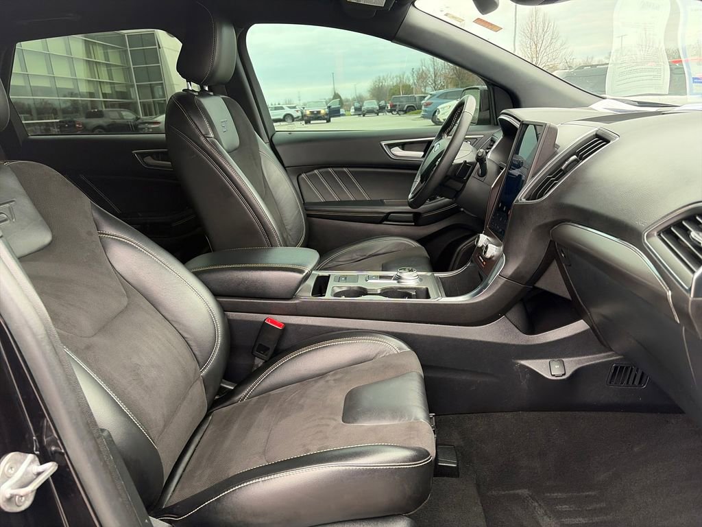 Used 2021 Ford Edge ST image 11