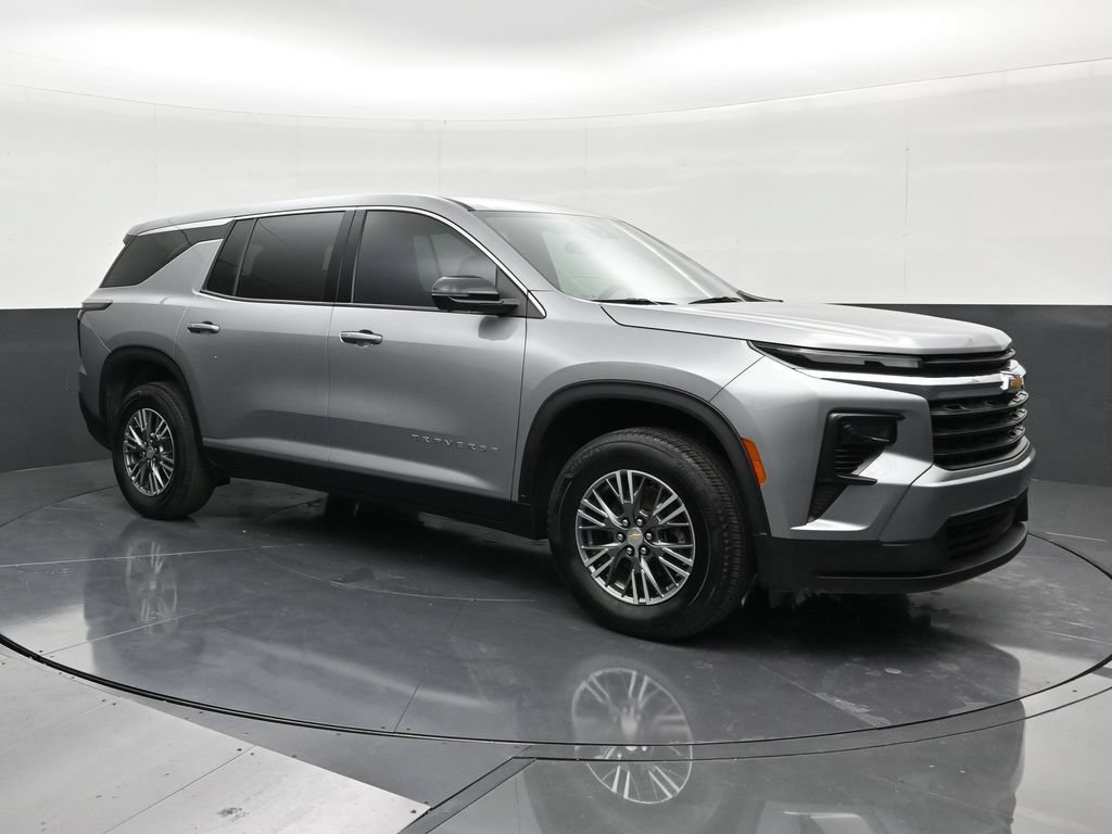 Used 2024 Chevrolet Traverse LS FWD image 7