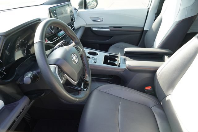 Used 2023 Toyota Sienna XSE FWD image 21
