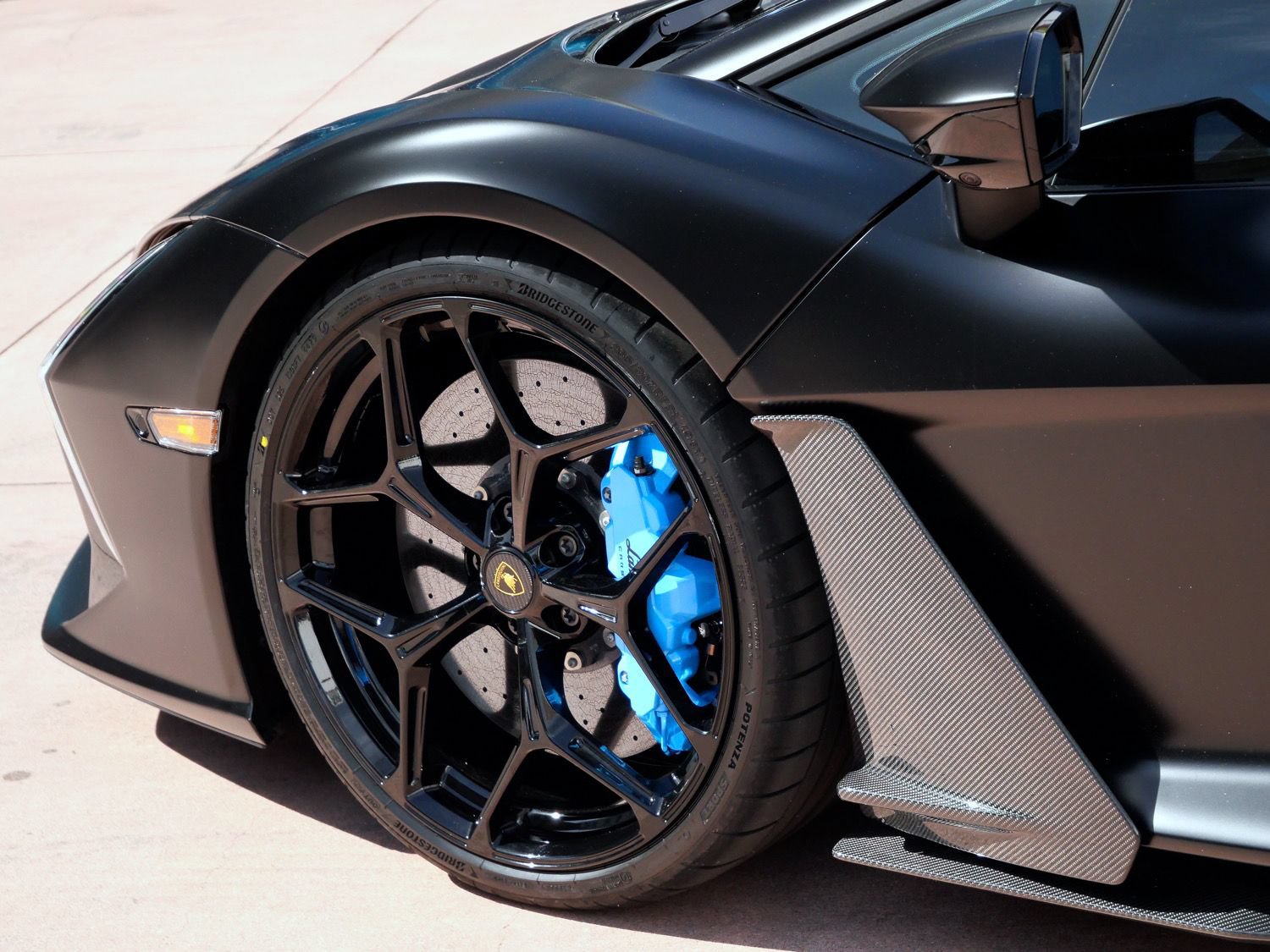 Used 2025 Lamborghini Revuelto AWD/4WD image 14