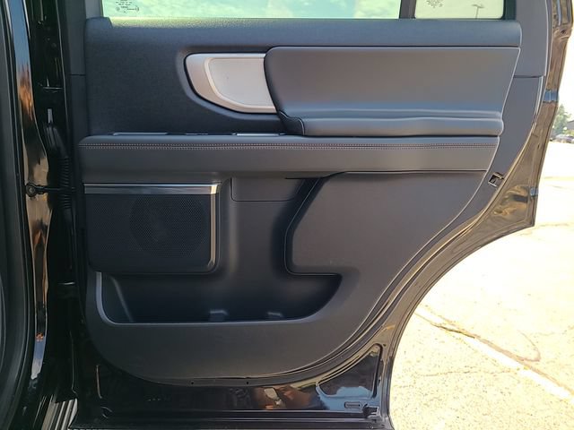 Used 2025 Ford Expedition Active AWD/4WD image 31