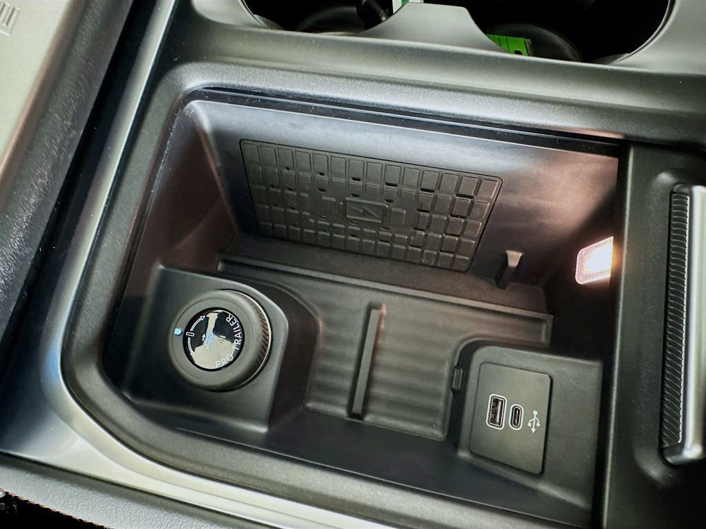 Used 2025 Ford Expedition Active image 16