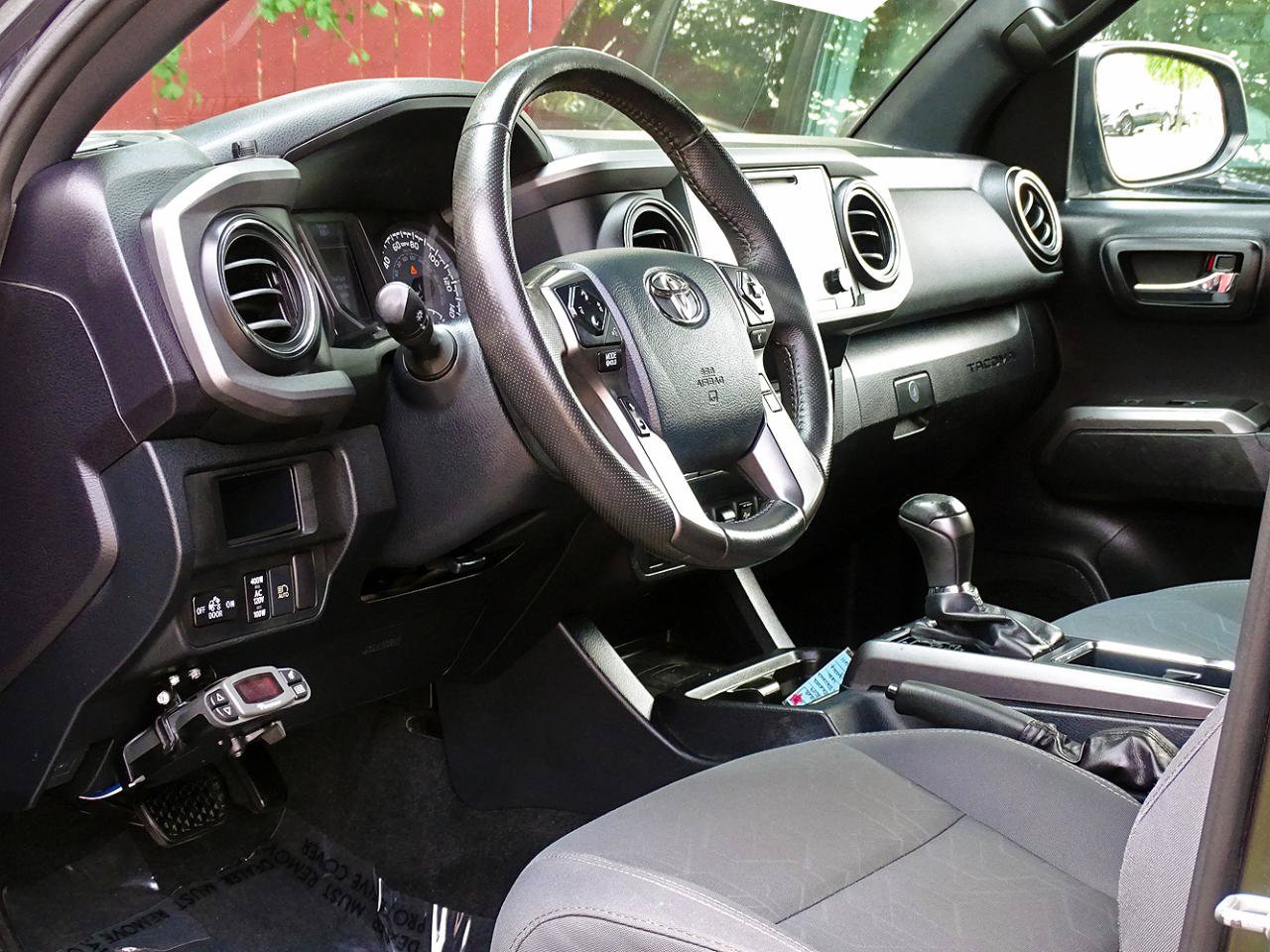 Used 2019 Toyota Tacoma TRD Sport w/ Technology Package AWD/4WD image 23