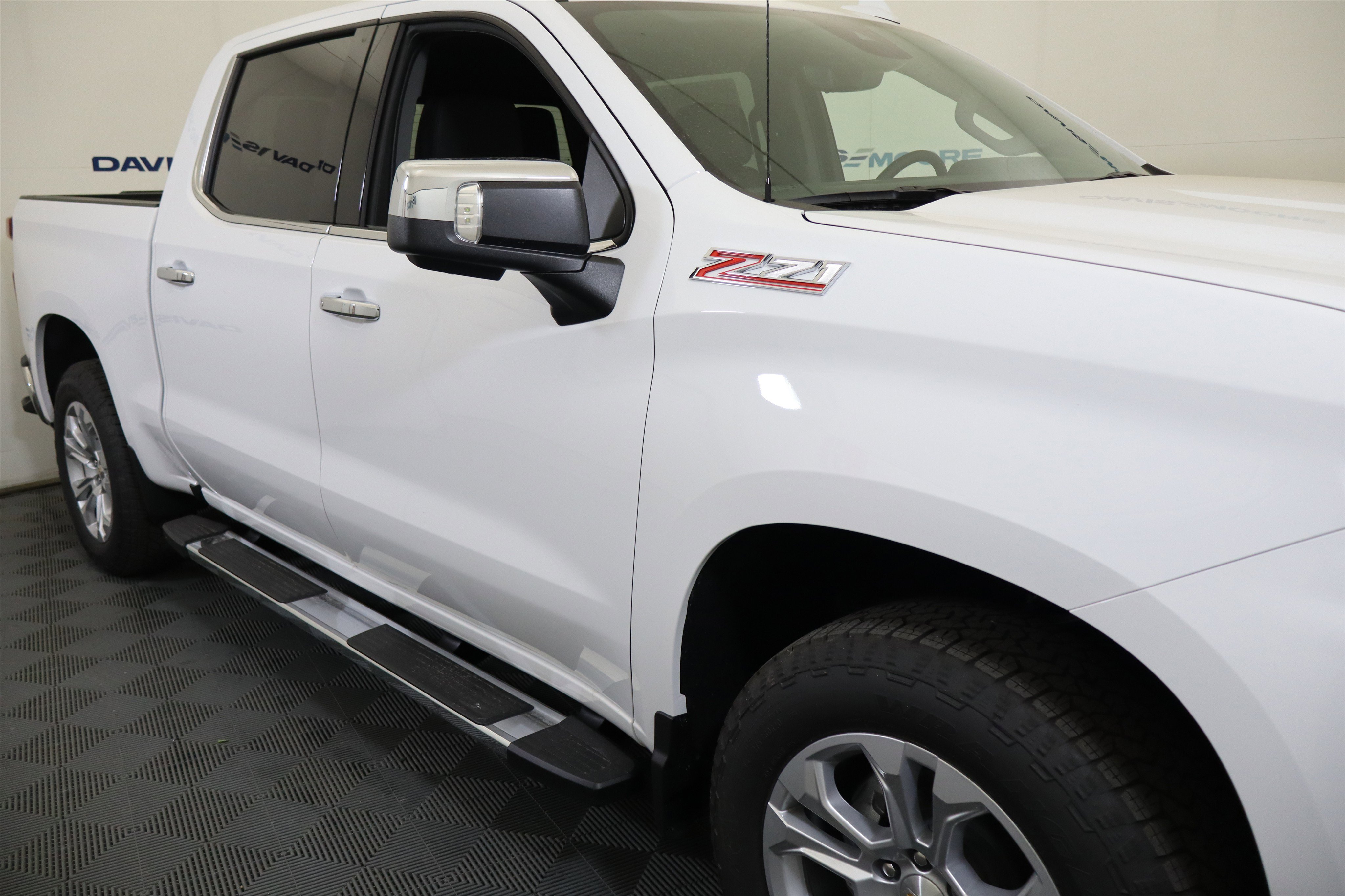 New 2026 Chevrolet Silverado 1500 LTZ w/ LTZ Premium Package AWD/4WD image 4
