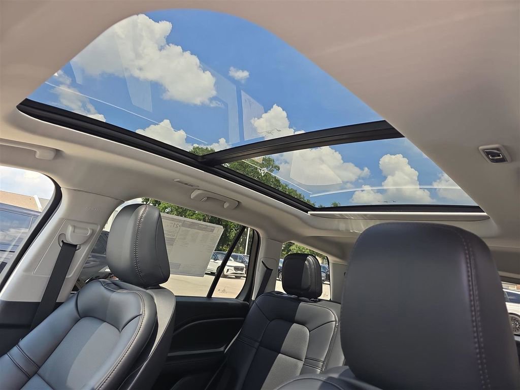 New 2025 Lincoln Aviator 2WD w/ Equipment Group 101A image 21