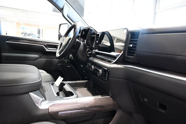 New 2026 Chevrolet Silverado 2500 LTZ w/ LTZ Premium Package AWD/4WD image 16