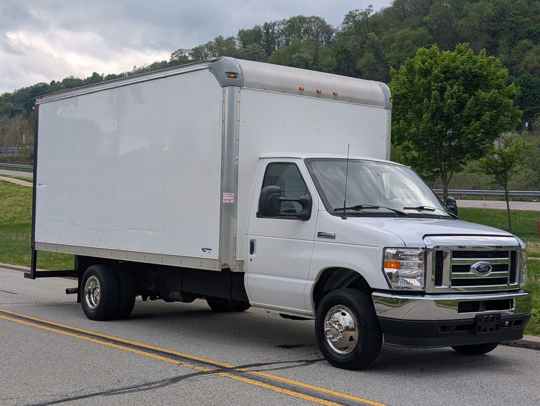 Used 2023 Ford E-450 and Econoline 450 Super Duty w/ Power Windows & Locks Group RWD image 2