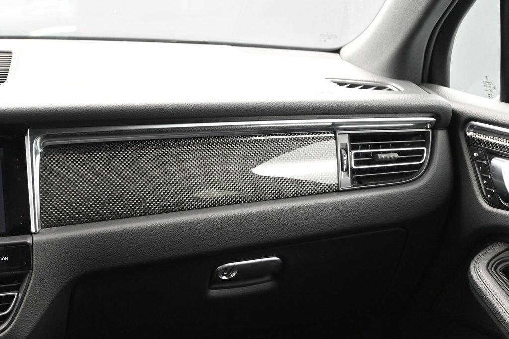 Certified 2023 Porsche Macan AWD/4WD image 21
