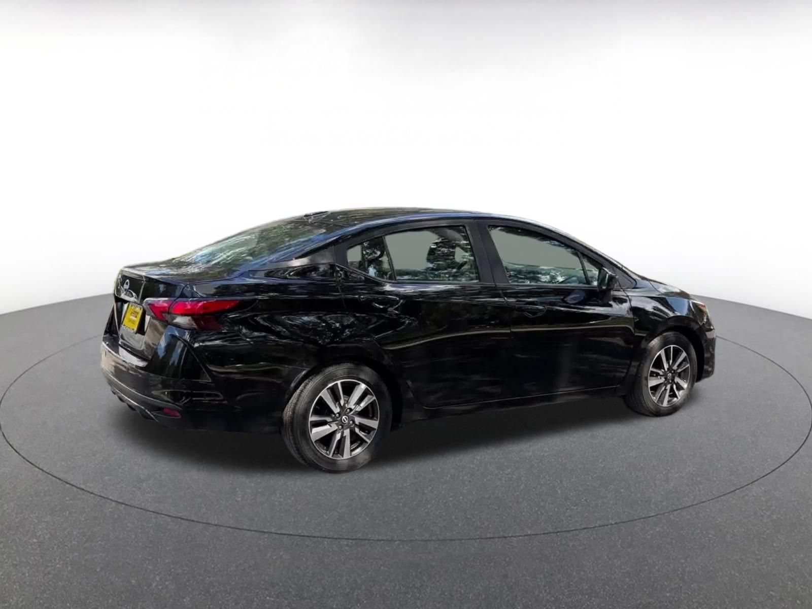 Used 2025 Nissan Versa SV FWD image 14