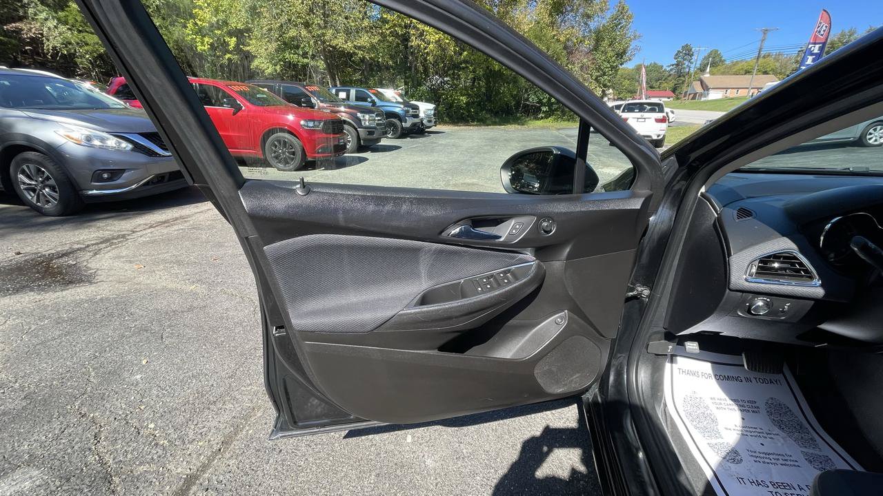 Used 2018 Chevrolet Cruze LT FWD image 16