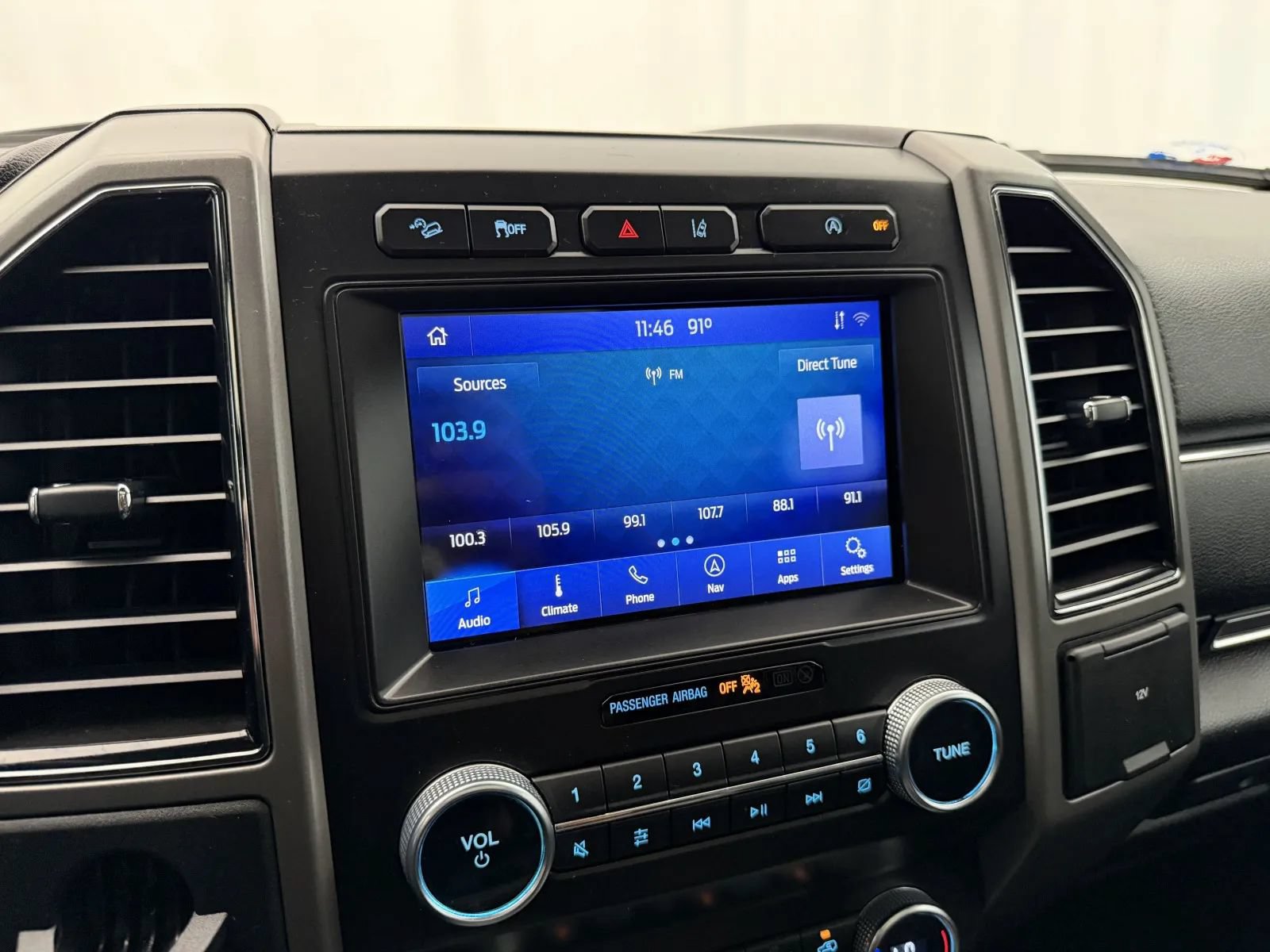 Used 2020 Ford Expedition XLT w/ Equipment Group 202A AWD/4WD image 13
