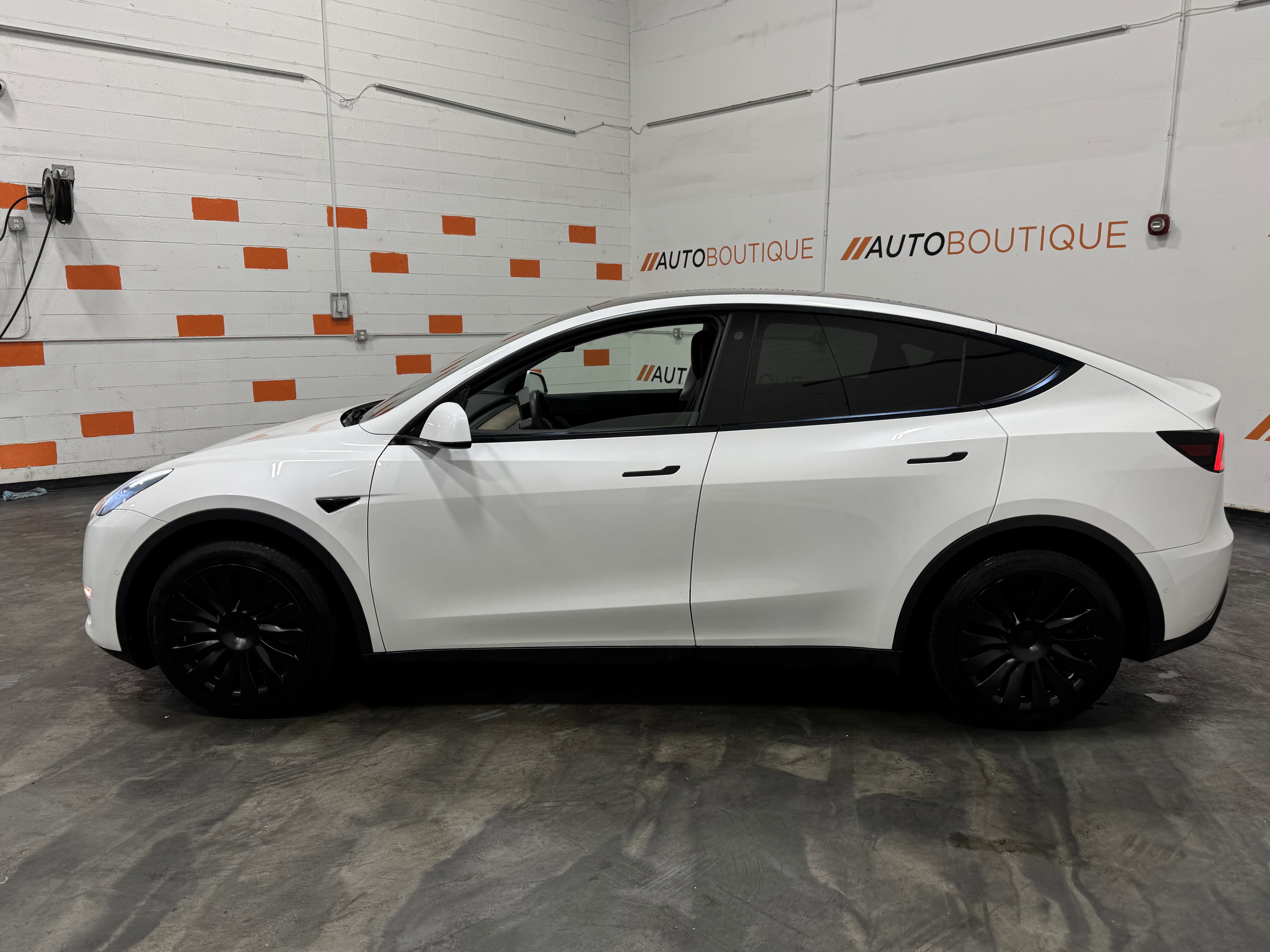 Used 2021 Tesla Model Y Long Range image 9