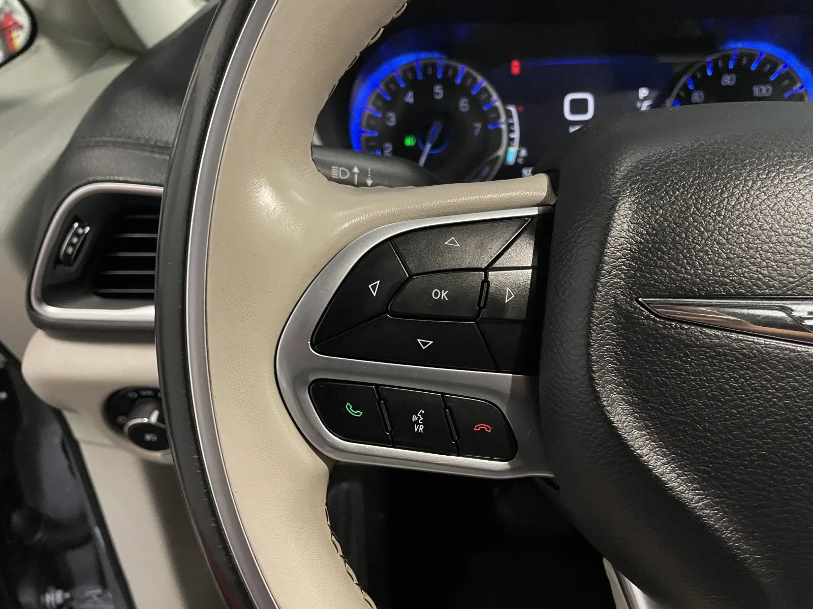 Used 2020 Chrysler Pacifica Limited FWD image 21