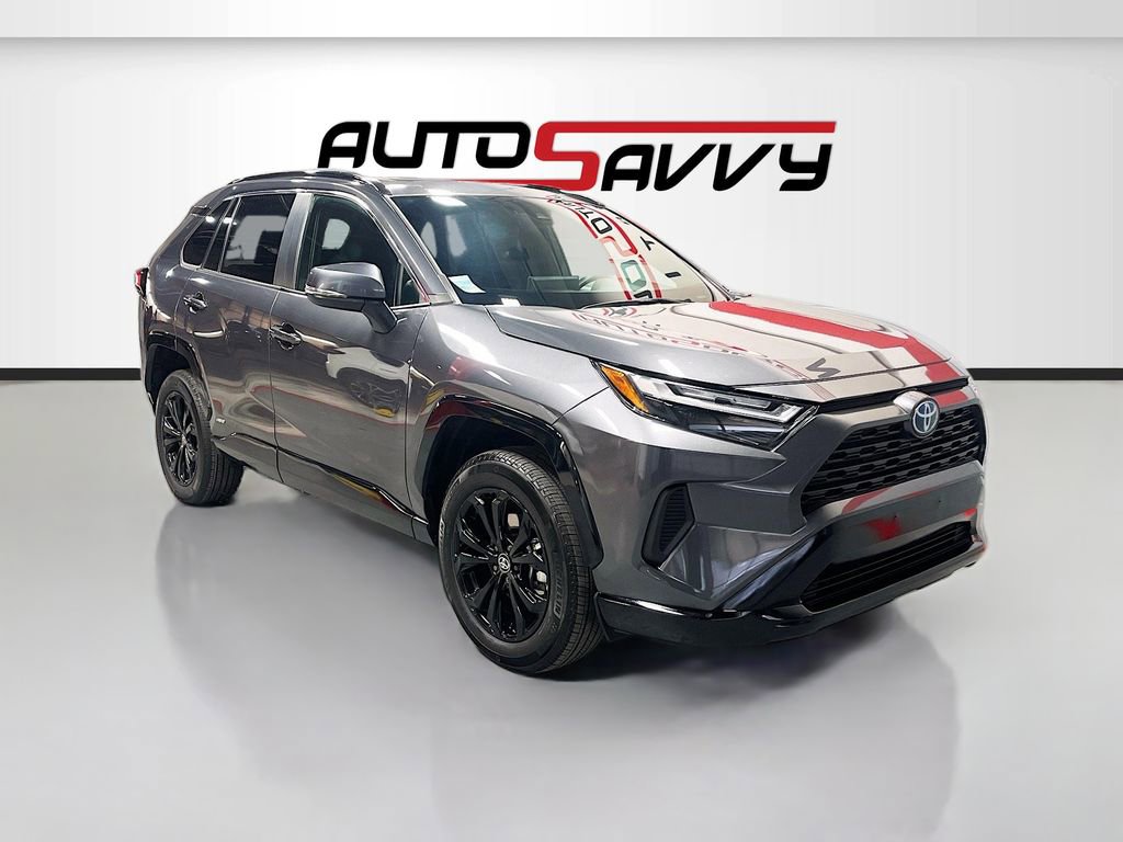 Used 2024 Toyota RAV4 SE w/ Convenience Package image 1
