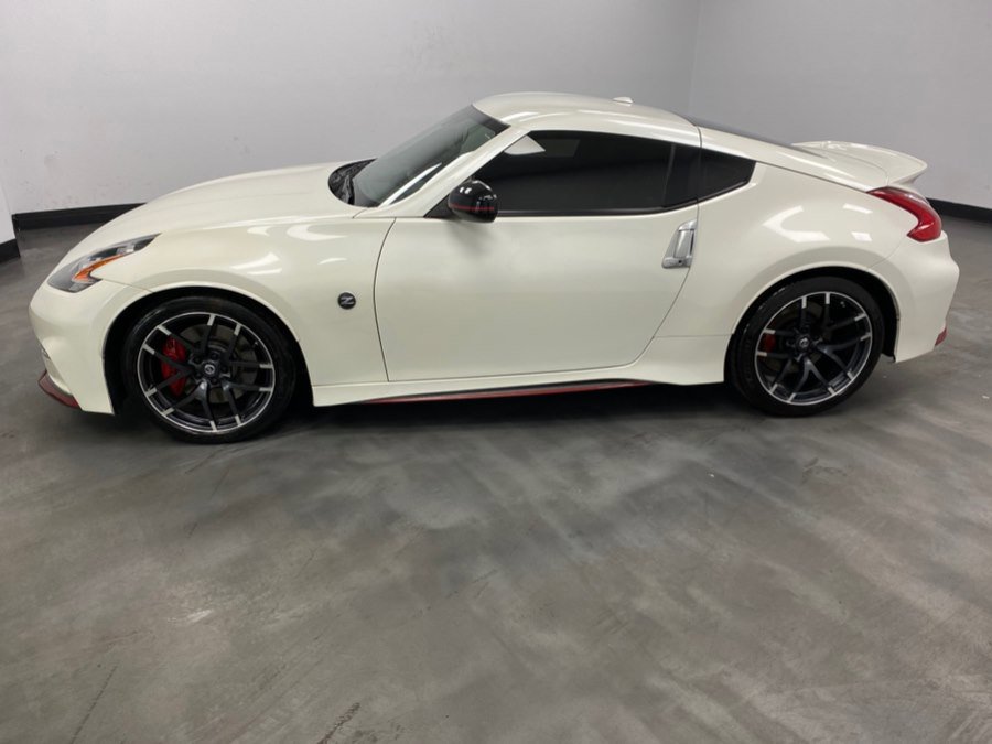 Used 2016 Nissan 370Z NISMO RWD image 3