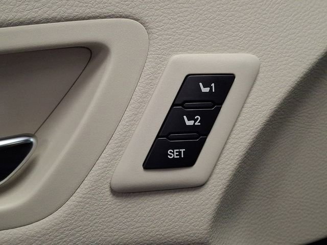 Used 2024 Toyota Sienna Platinum image 27