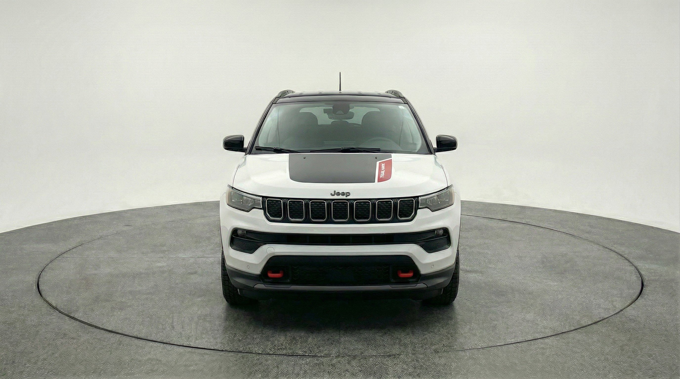 Used 2025 Jeep Compass Trailhawk image 2