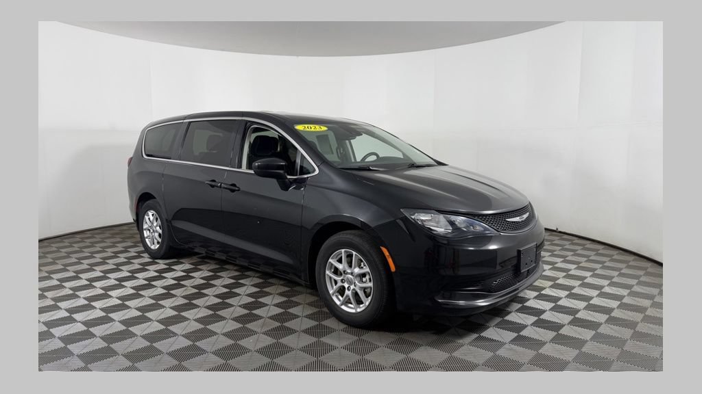Used 2023 Chrysler Voyager LX FWD image 1