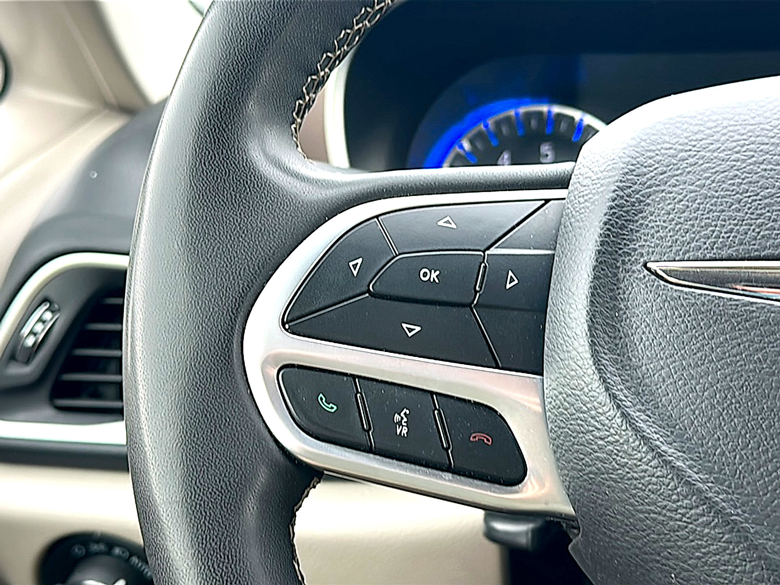 Used 2022 Chrysler Voyager LX FWD image 19