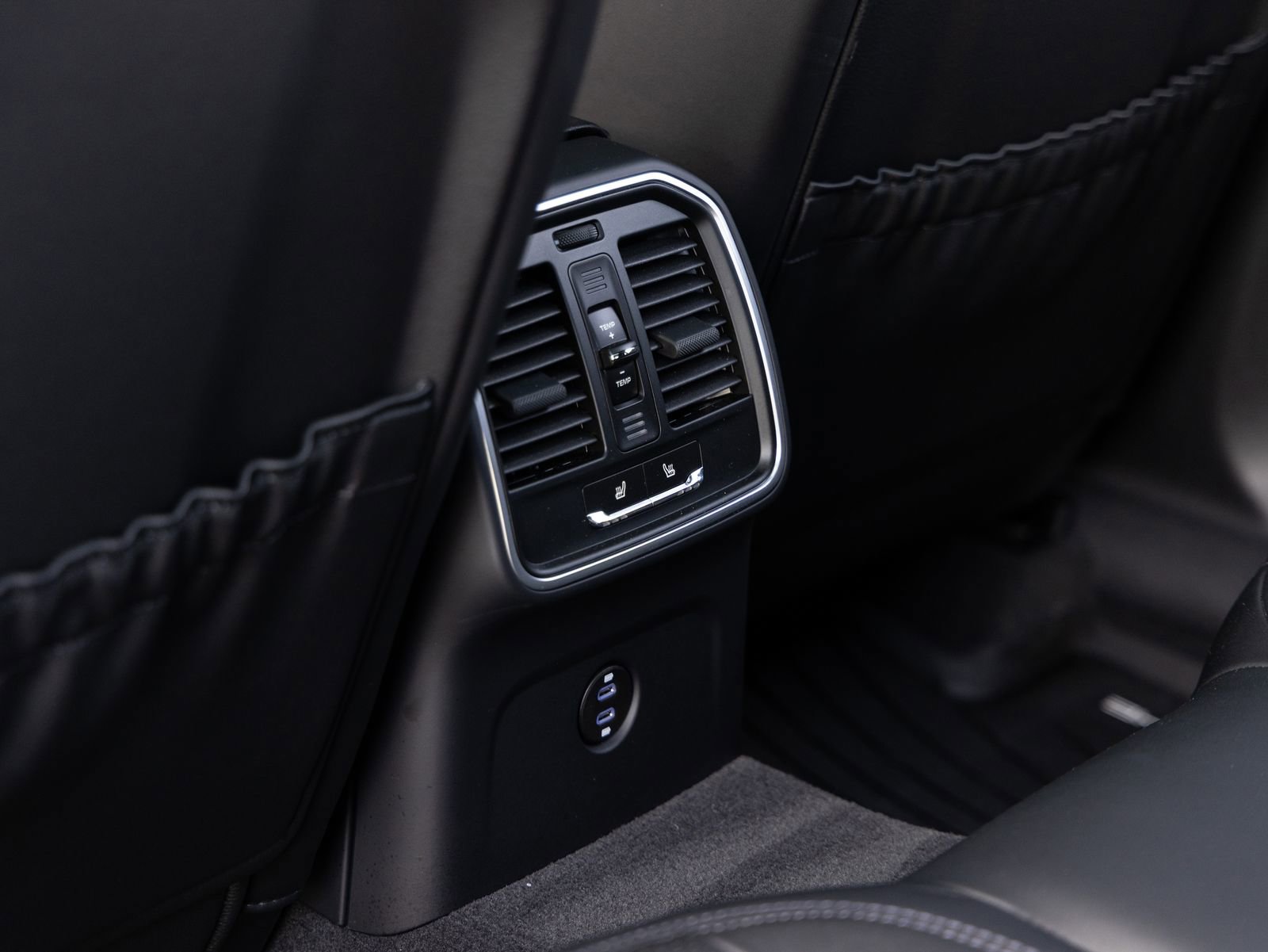 Certified 2025 Porsche Macan image 27