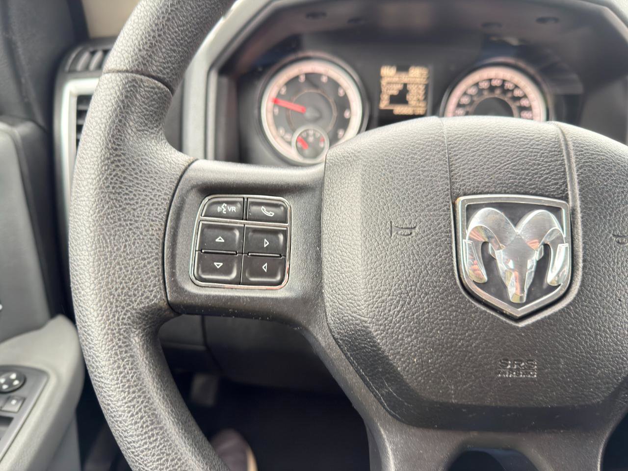 Used 2020 RAM 1500 Classic SLT image 33