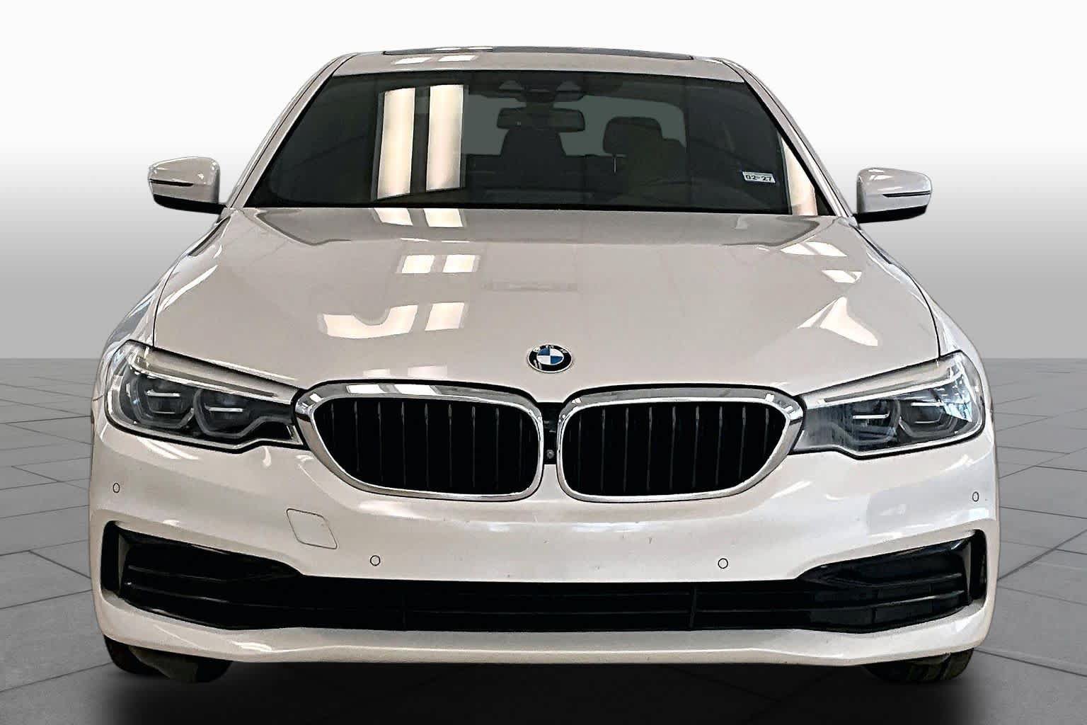 Used 2020 BMW 530i w/ Premium Package RWD image 3